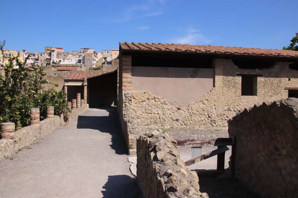 III.1 Herculaneum, September 2019. Area 31, looking north along east portico, with doorway to atrium, centre right.  
Photo courtesy of Klaus Heese.